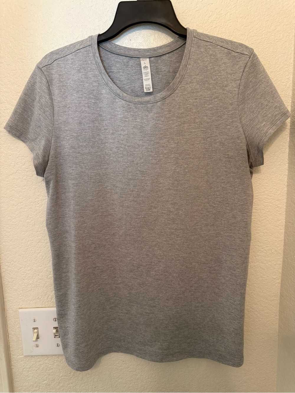 ALO Yoga Heather Gray Scoop Neck Short Sleeve Tee
